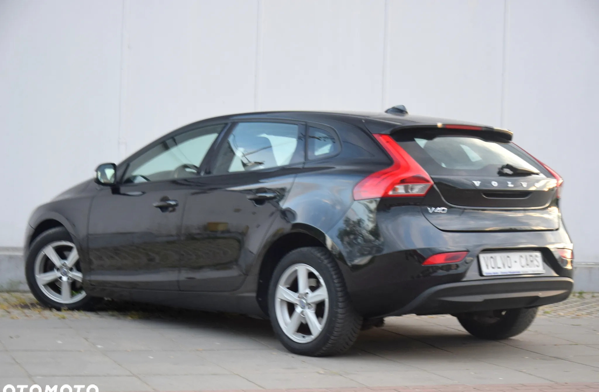 Volvo V40 cena 33700 przebieg: 206430, rok produkcji 2013 z Stryków małe 781
